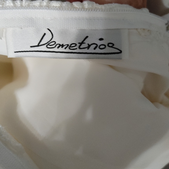 VINTAGE 90'S DEMETRIOS LACE OVERLAY WEDDING DRESS WITH TRANE, OFF-WHITE/WHITE 10 - Picture 16 of 16